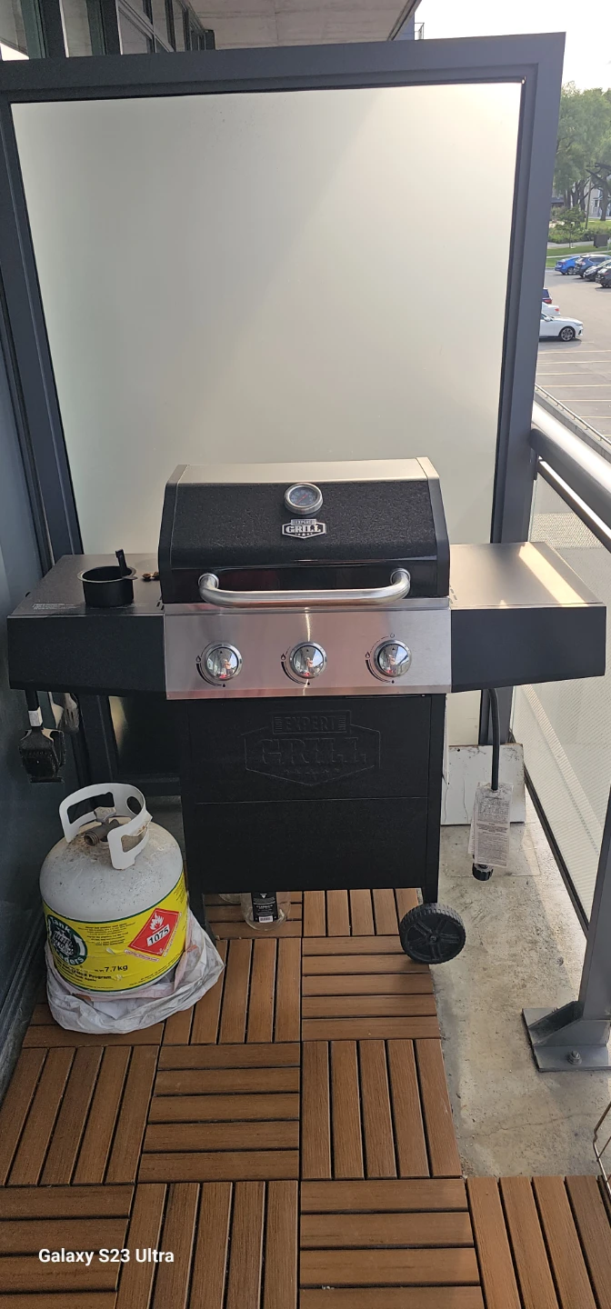 Expert Grill Propane BBQ with 7.7kg Tank