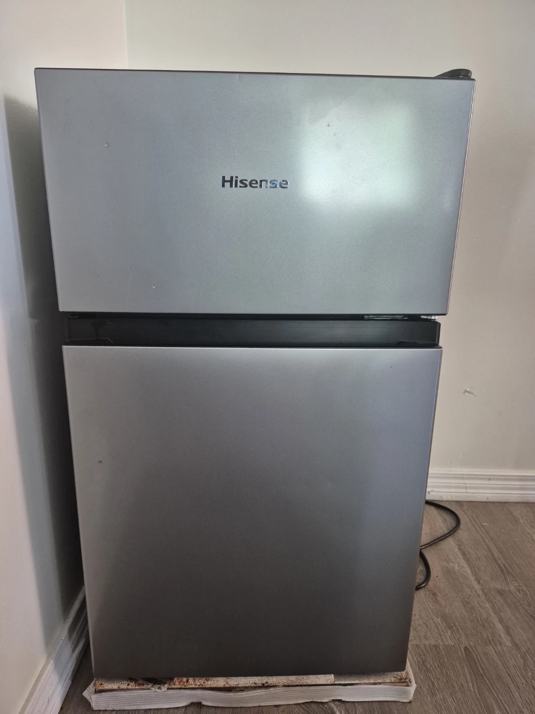 Hisense 3.1 Cu. Ft. Compact Refrigerator – Rarely Used – $180 - photo 2