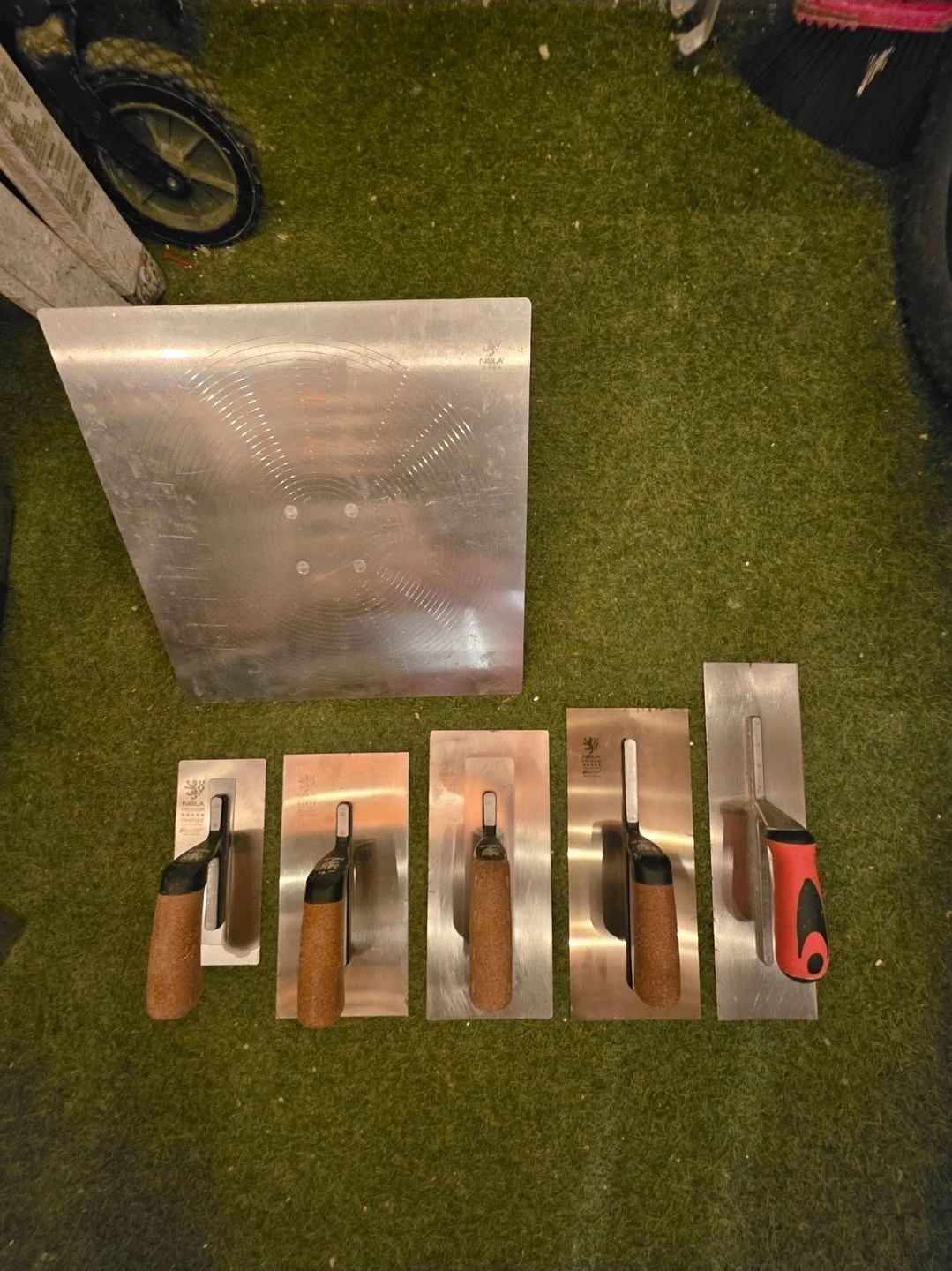 Nela, Hawk, Trowels, Knives, Mud Pans & PVC Tape Wiper - photo 2