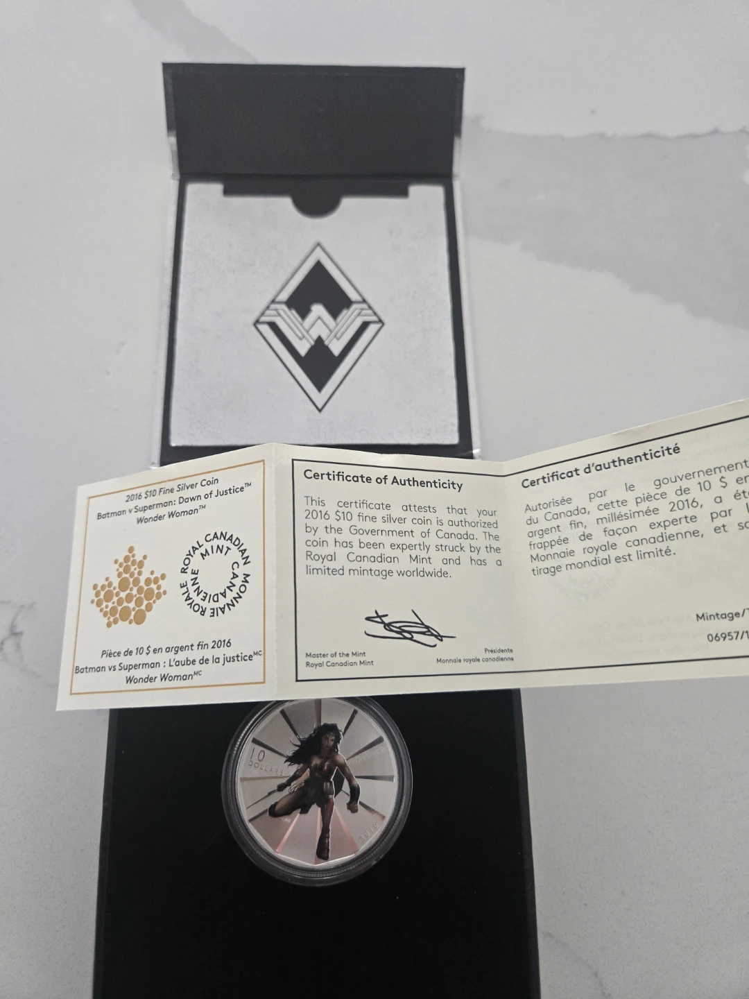 2016 Royal Canadian Mint Wonder Woman Fine Silver Coin - photo 2