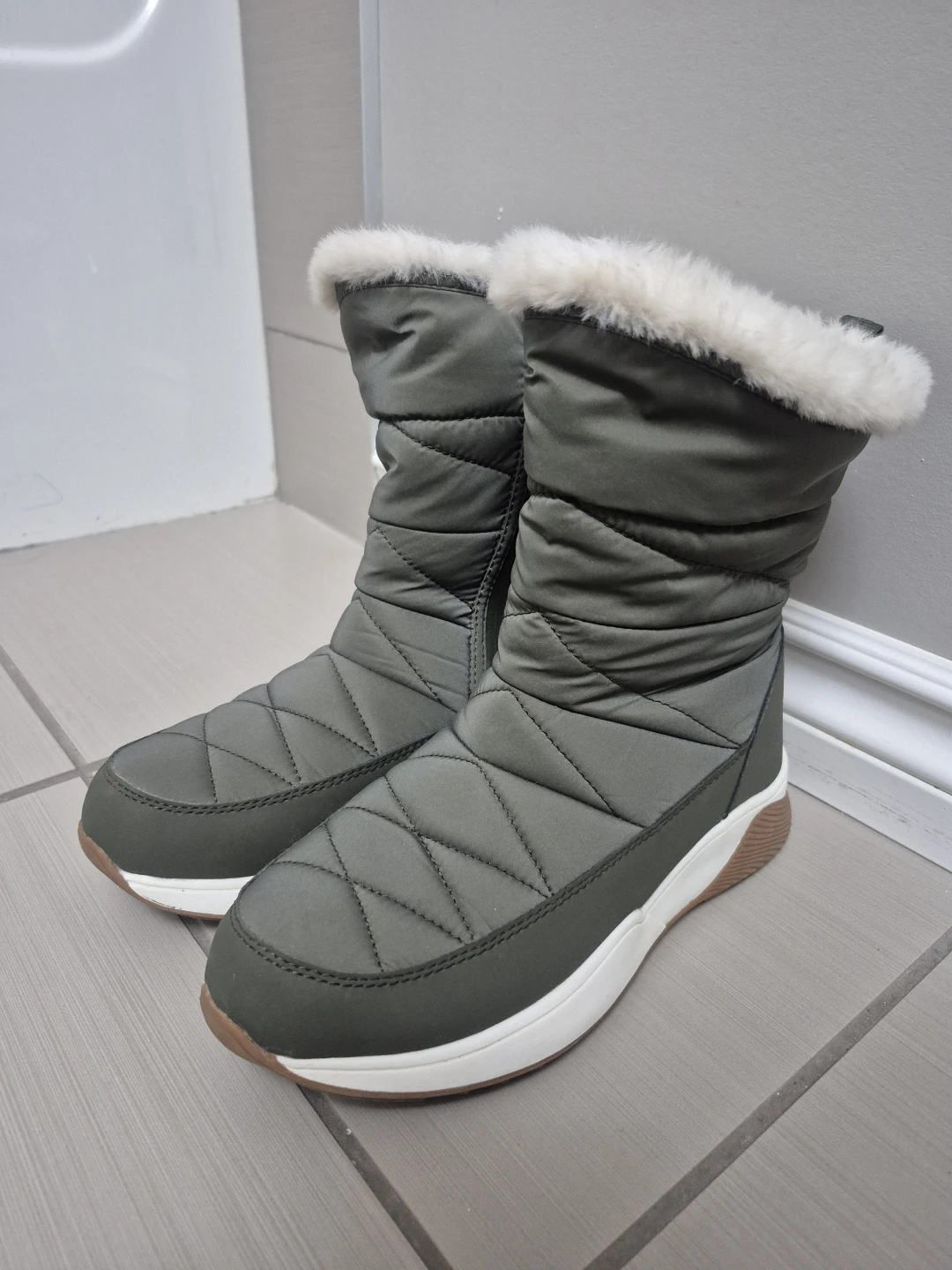 Elements Women's Align Quilt Grenade Waterproof Boot