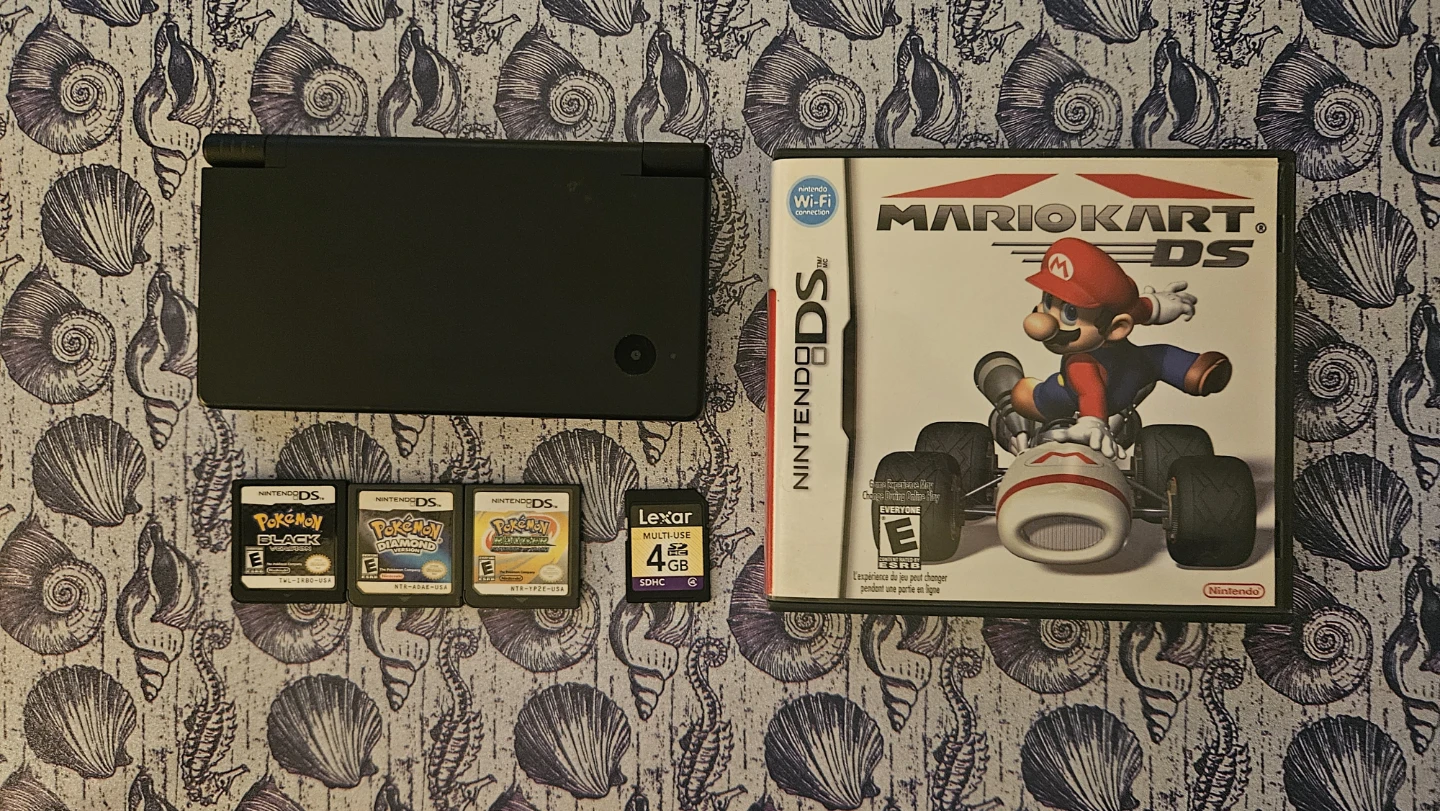 Nintendo DSI with games
