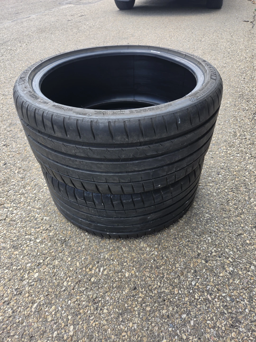2 tire Michelin Pilot Sport 4S Tires - 235/35ZR19