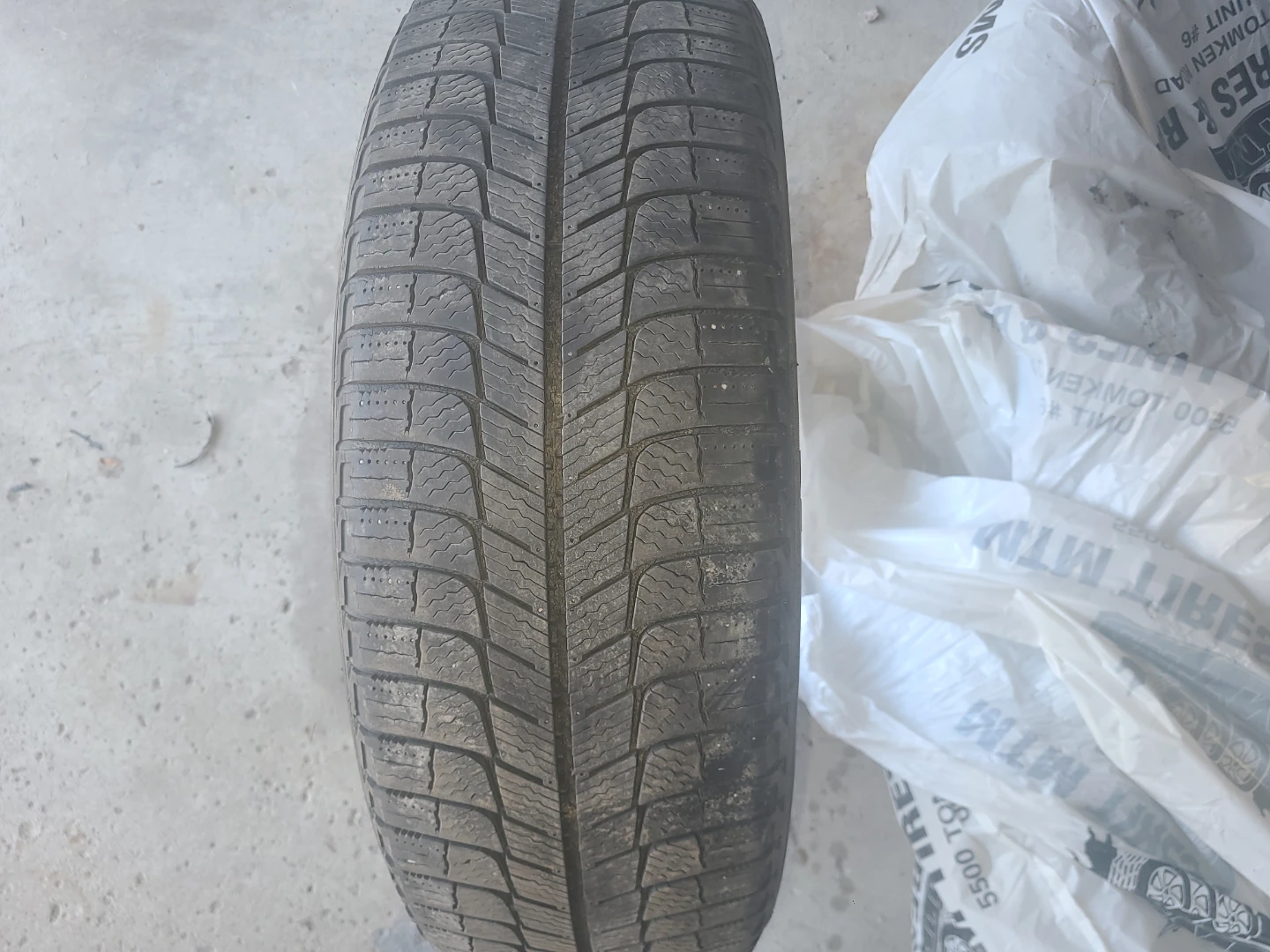 Michelin X-Ice Winter Tire Made in Spain 215/60 R16 99H