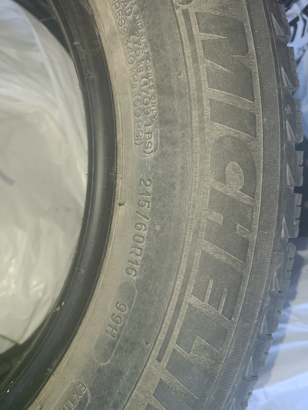 Michelin X-Ice Winter Tire Made in Spain 215/60 R16 99H - photo 2