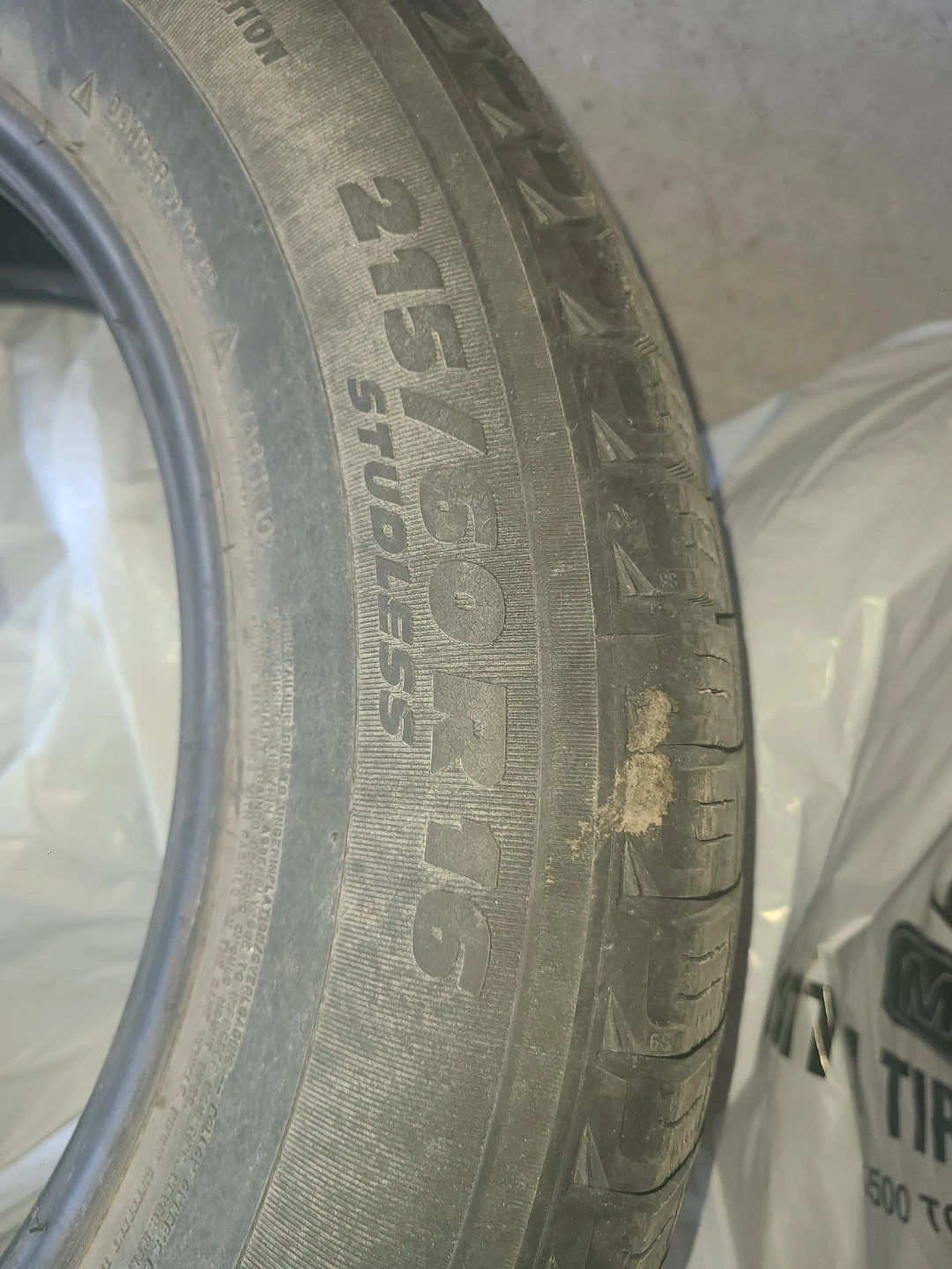 Michelin X-Ice Winter Tire Made in Spain 215/60 R16 99H - photo 3
