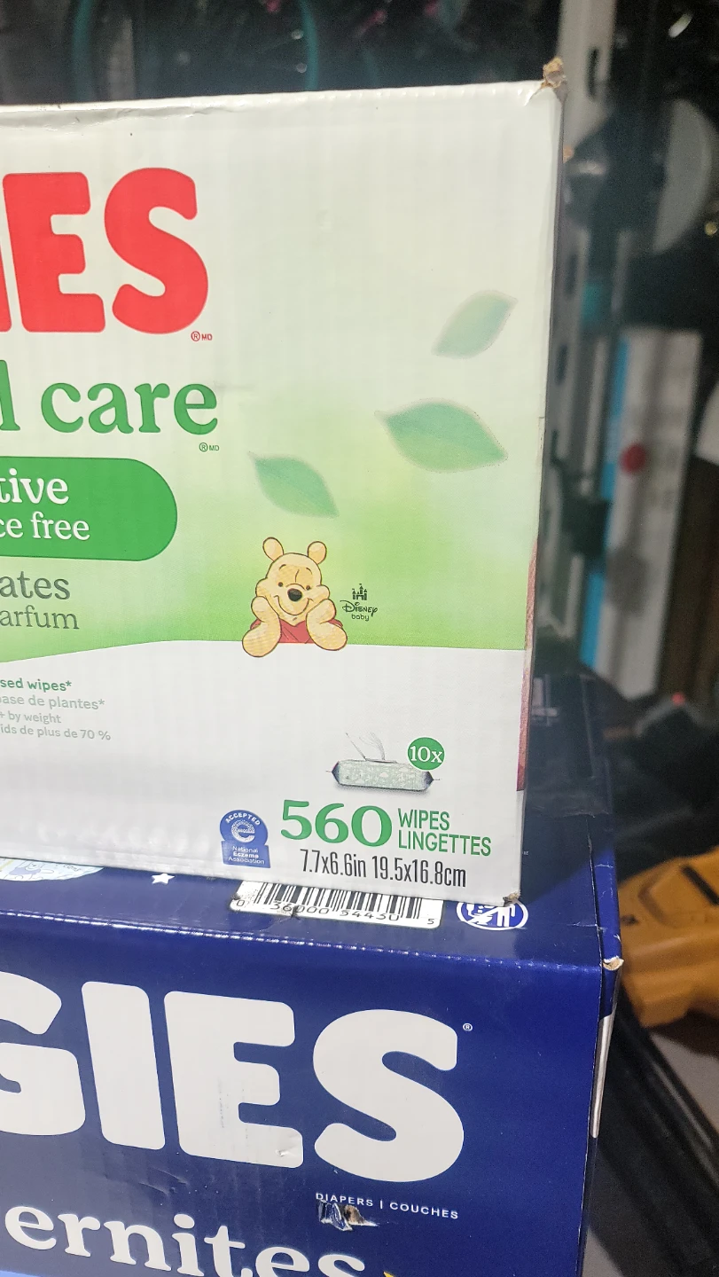 Huggies Overnites Diapers Size 4 - 100 Count with a box of wipes