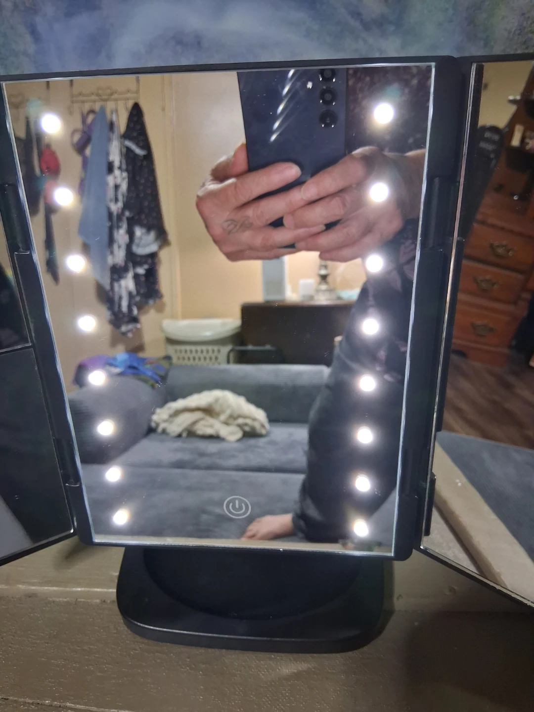 New Quo Beauty Tri-fold LED Makeup Mirror - photo 4