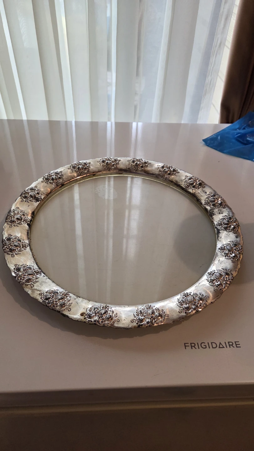 Silver-toned round platter with decorative rim - photo 3