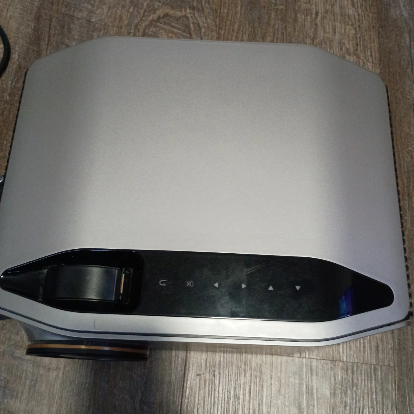 Vamvo Projector with Carrying Case and Cables - photo 2