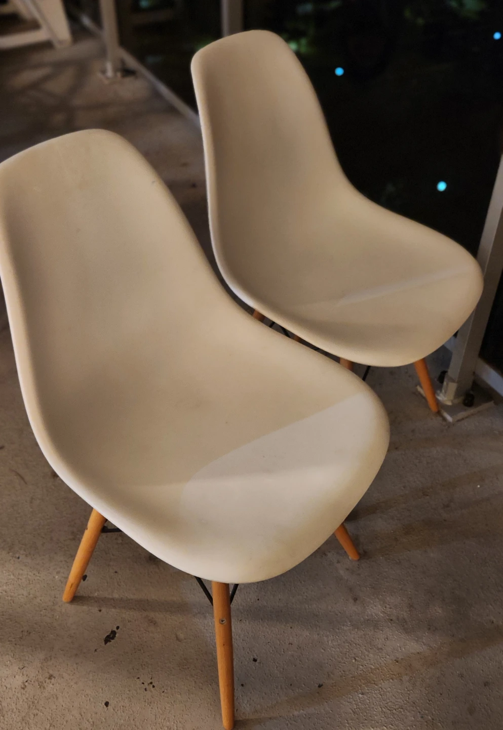 Dinning chair - 2 White chairs - photo 2