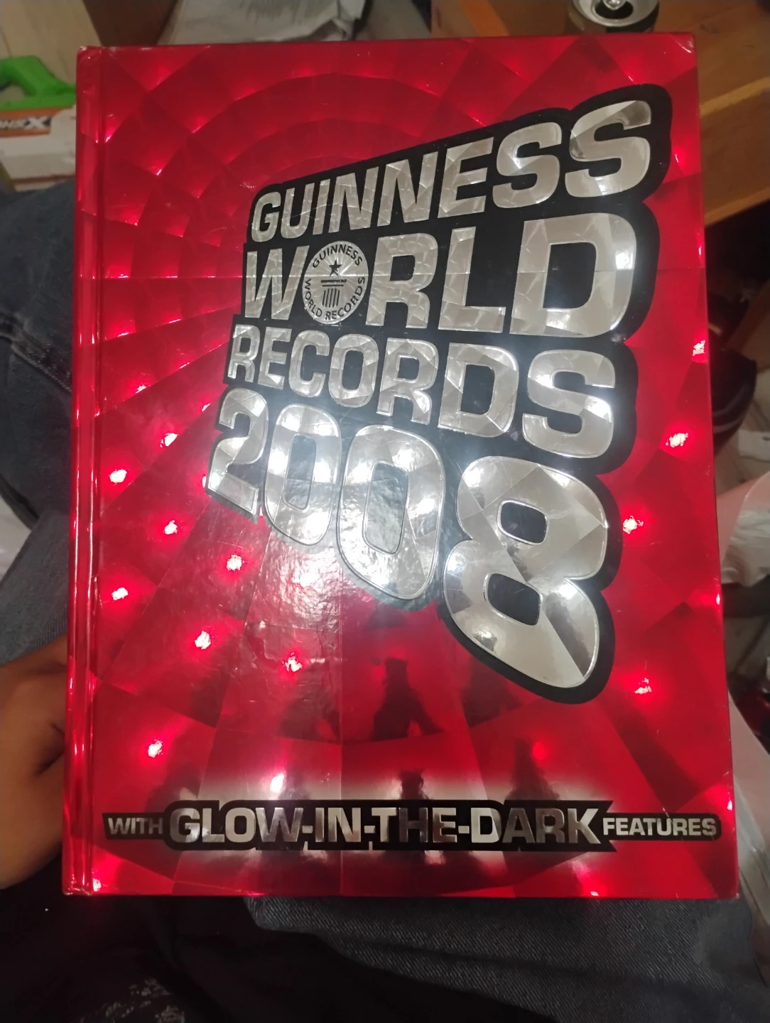 Guinness World Records 2008 Book with Glow-in-the-Dark Features