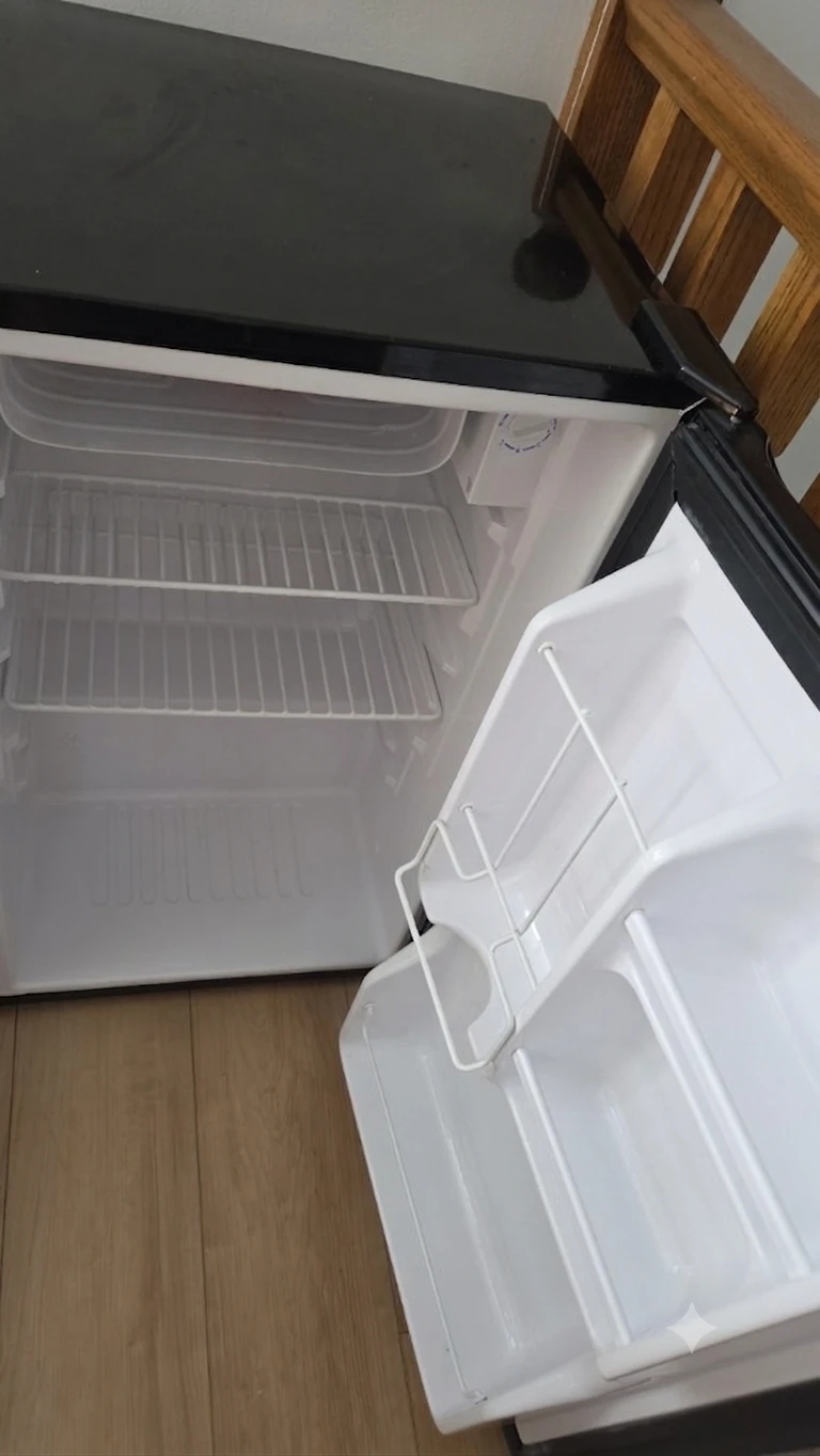 Magic Chef Mini Fridge - photo 3