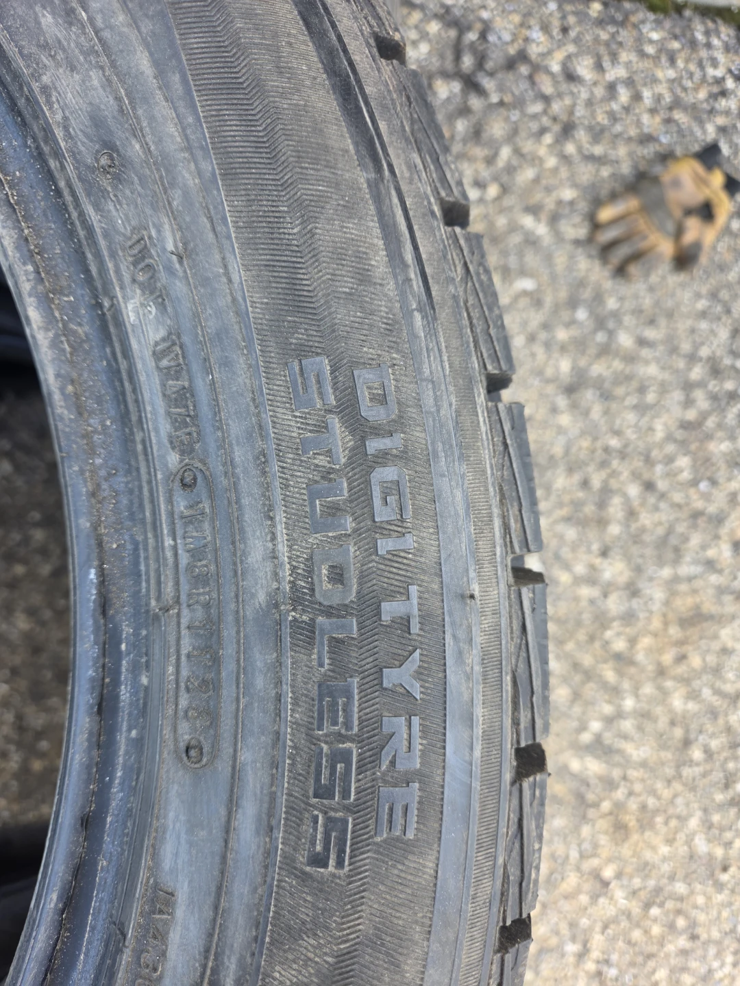 Dunlop DigitYre Studless Winter Tires - 265/50R20 107R - photo 4