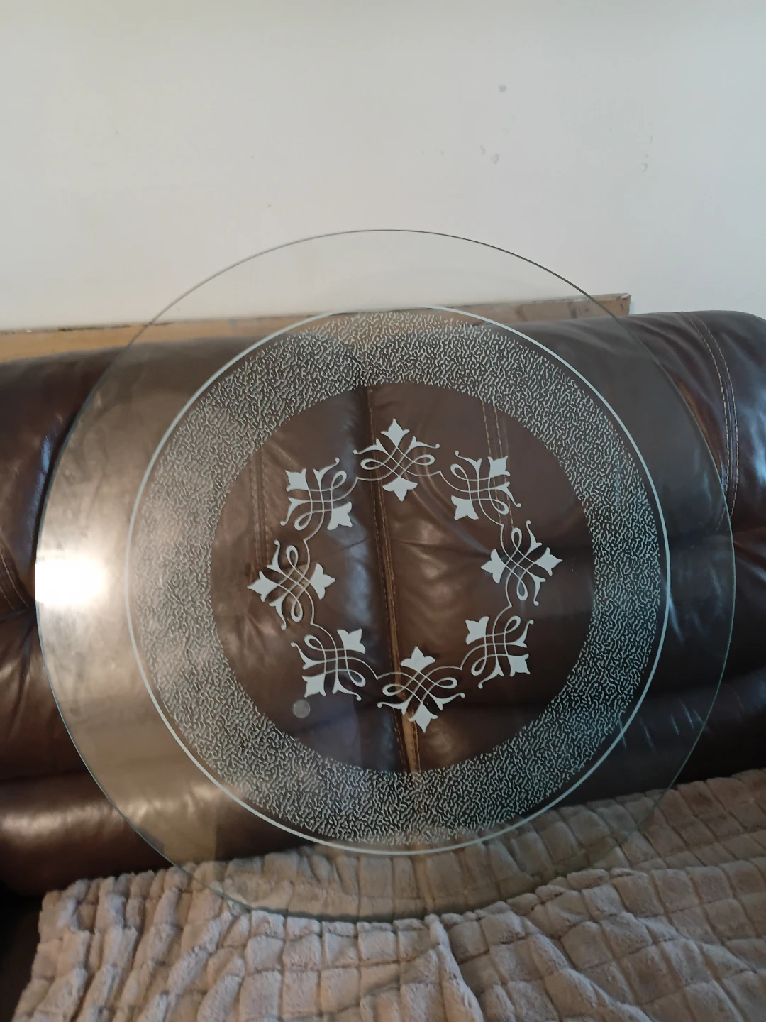 Round Glass Tabletop with Decorative Etching - photo 5