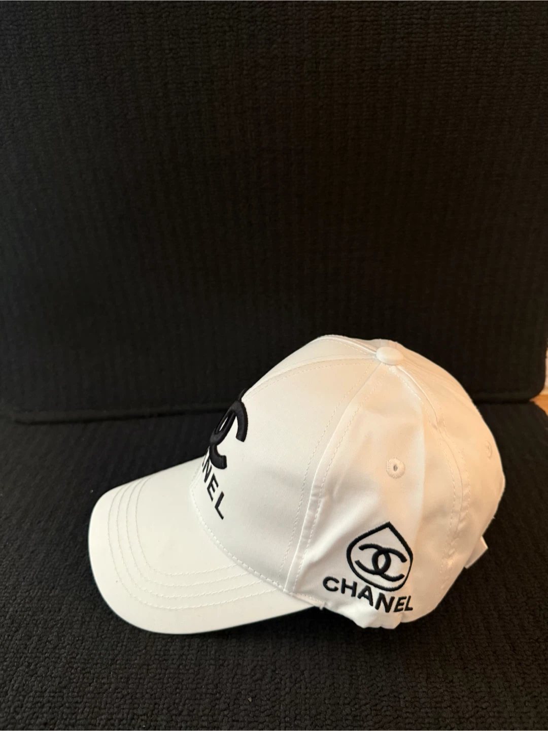 White CHANEL  Cap - photo 2