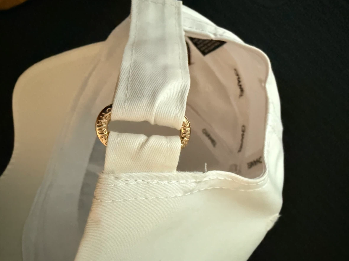 White CHANEL  Cap - photo 4