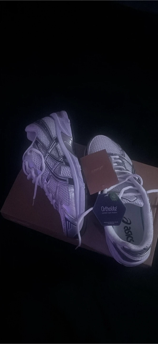 Asics Gel-1900 Silver Running Shoes