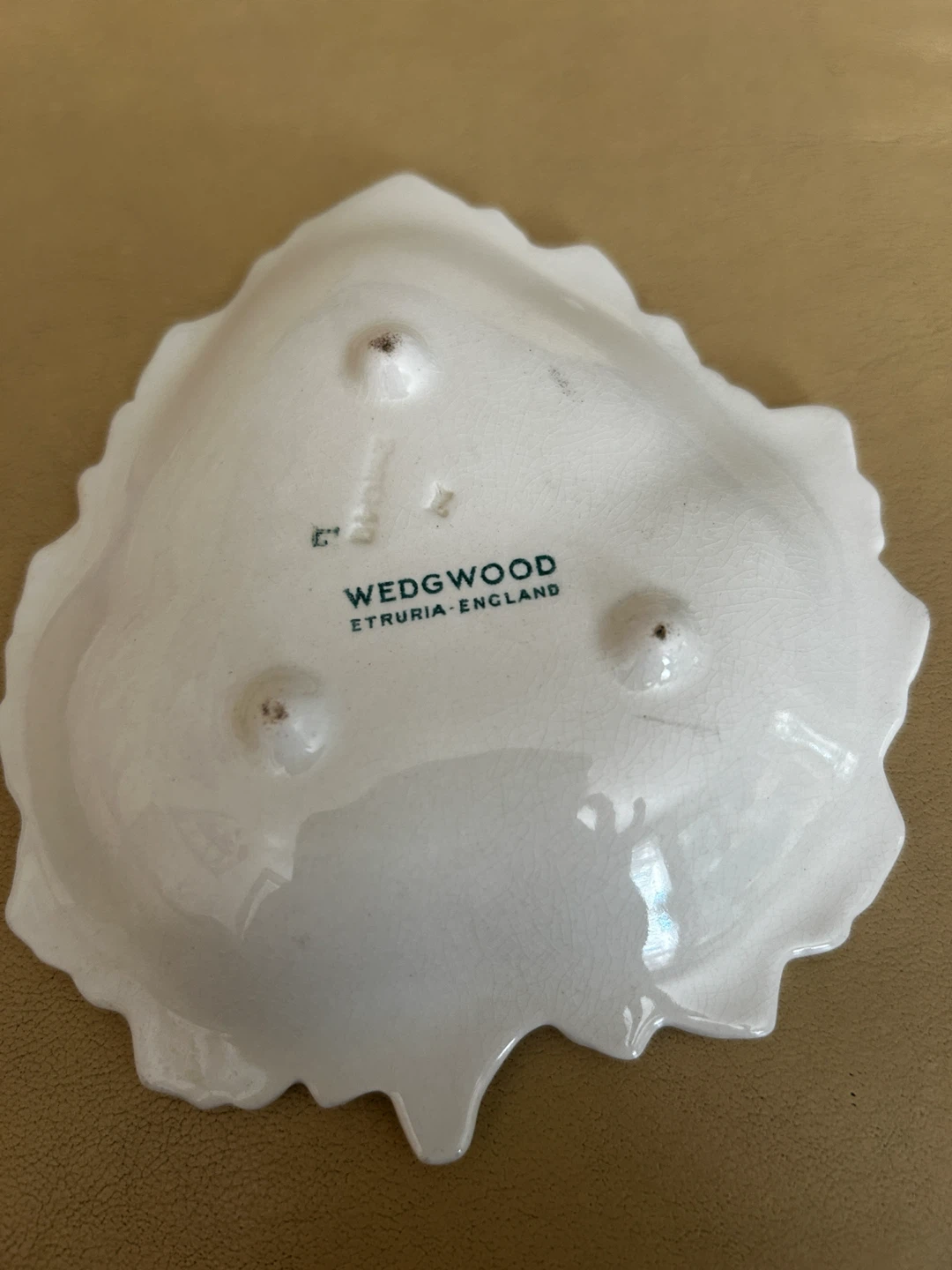 $200USD Rare vintage Wedgwood Leaf Dish - photo 4