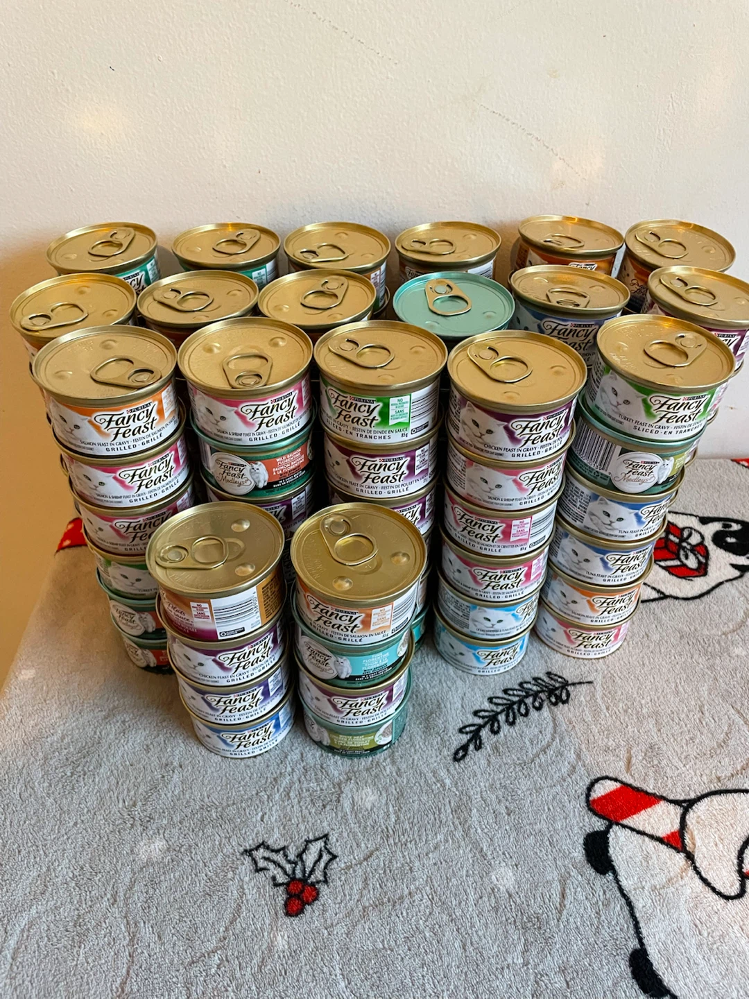 110 Cans Fancy Feast Wet Cat Food Lot