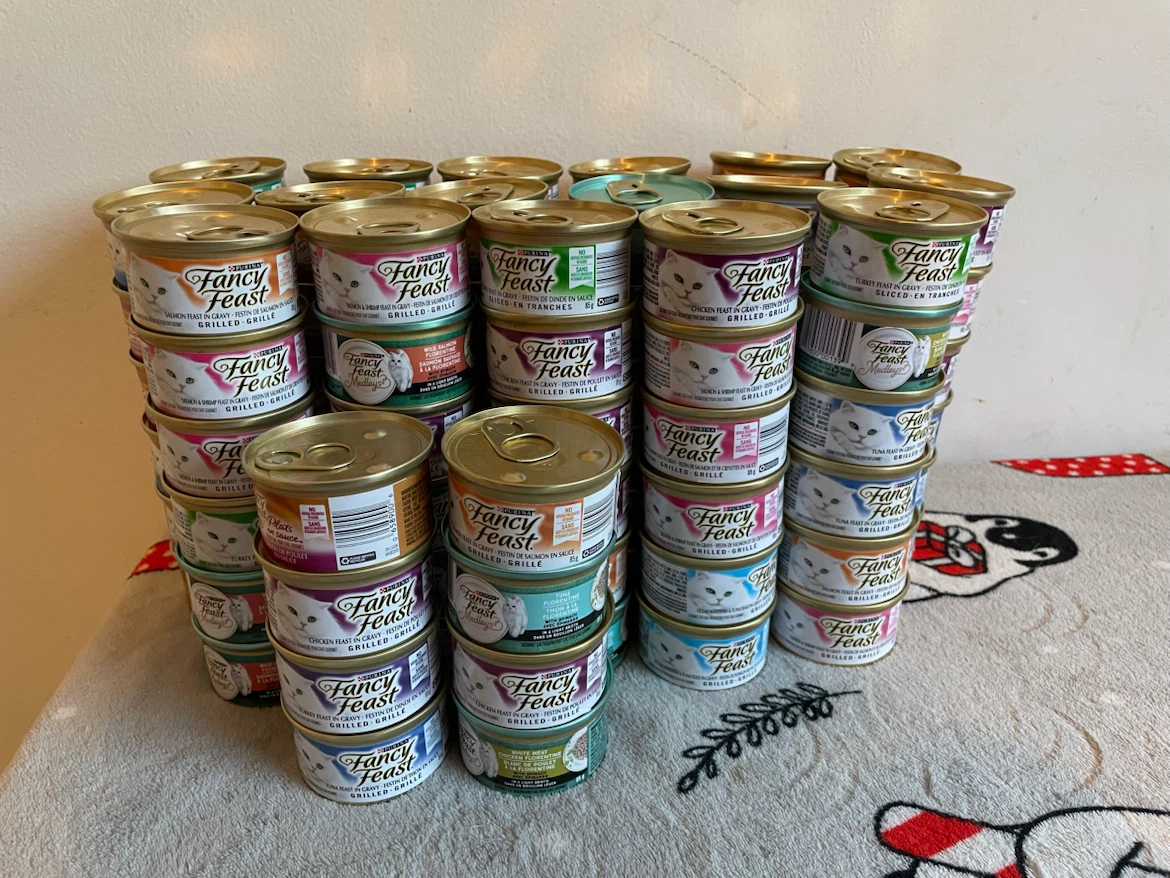 110 Cans Fancy Feast Wet Cat Food Lot - photo 3