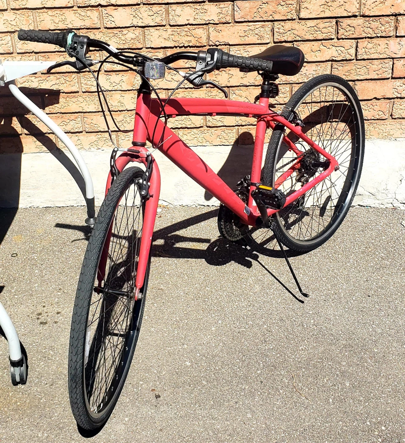 This red 700c Hyper SpinFit Hybrid Bike - photo 2