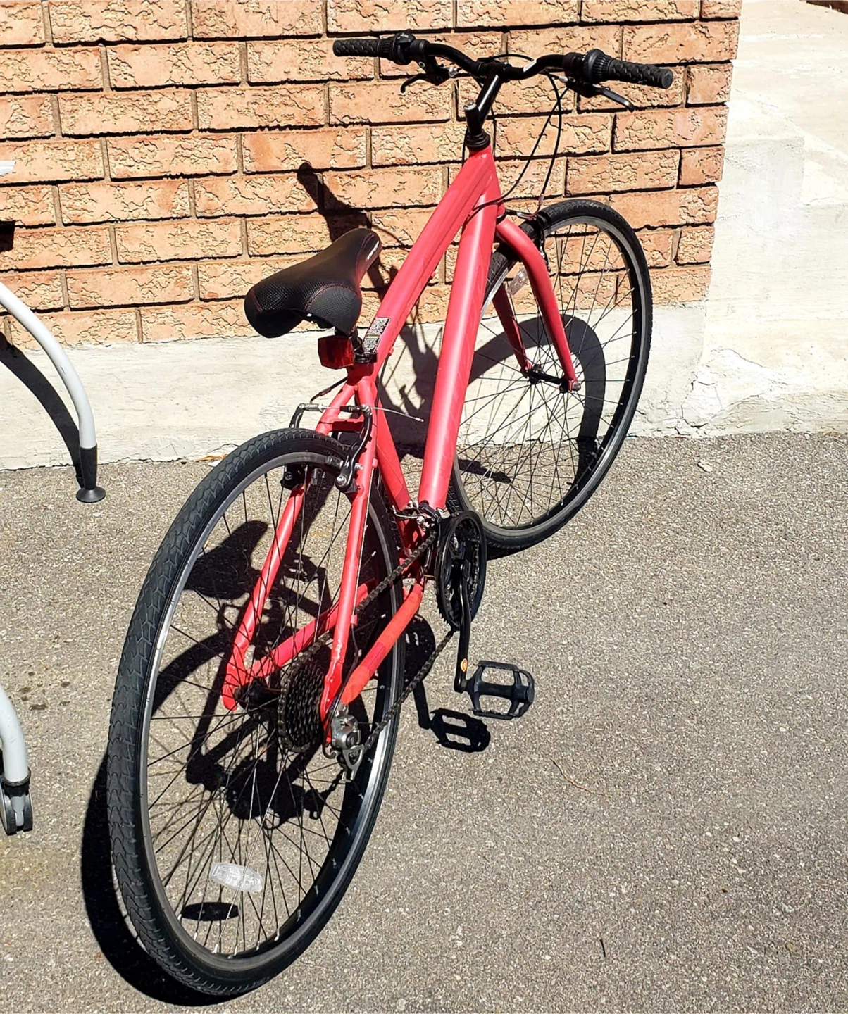 This red 700c Hyper SpinFit Hybrid Bike - photo 3
