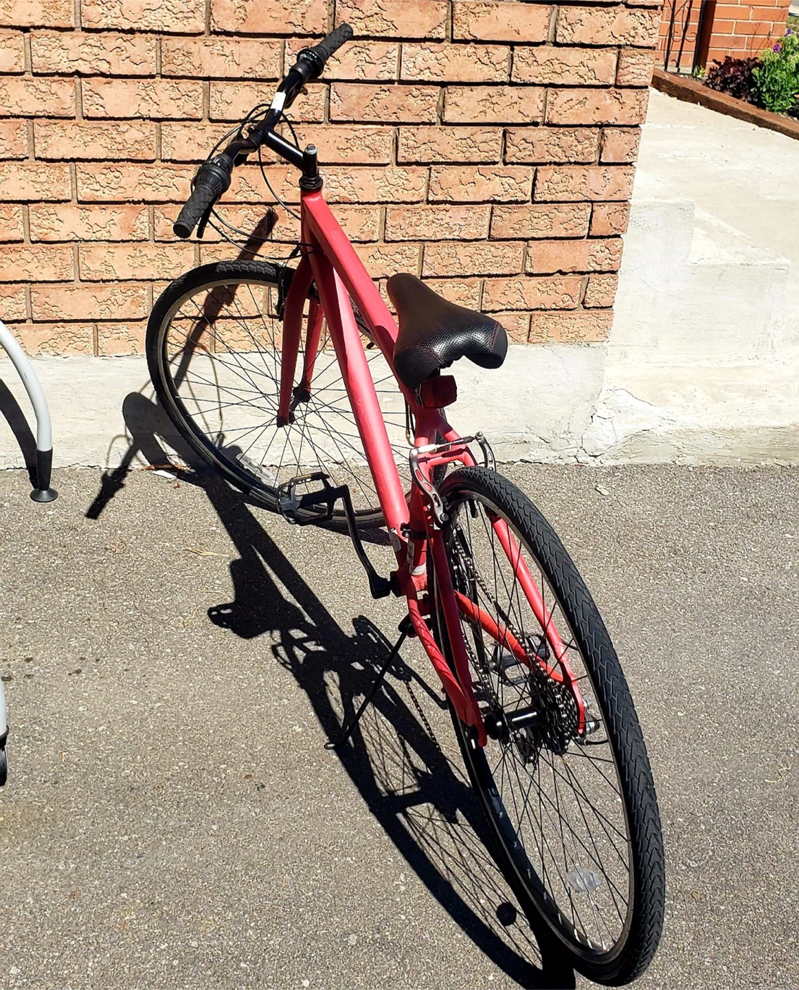 This red 700c Hyper SpinFit Hybrid Bike - photo 4