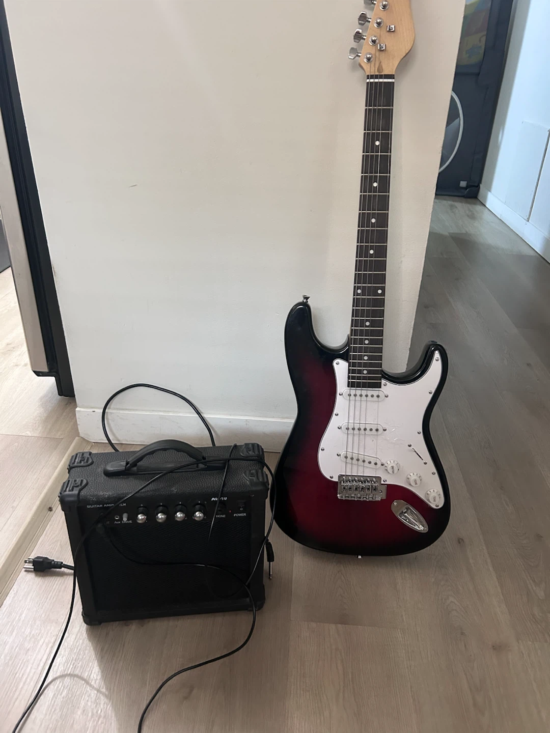 Electric Guitar and Amplifier Set