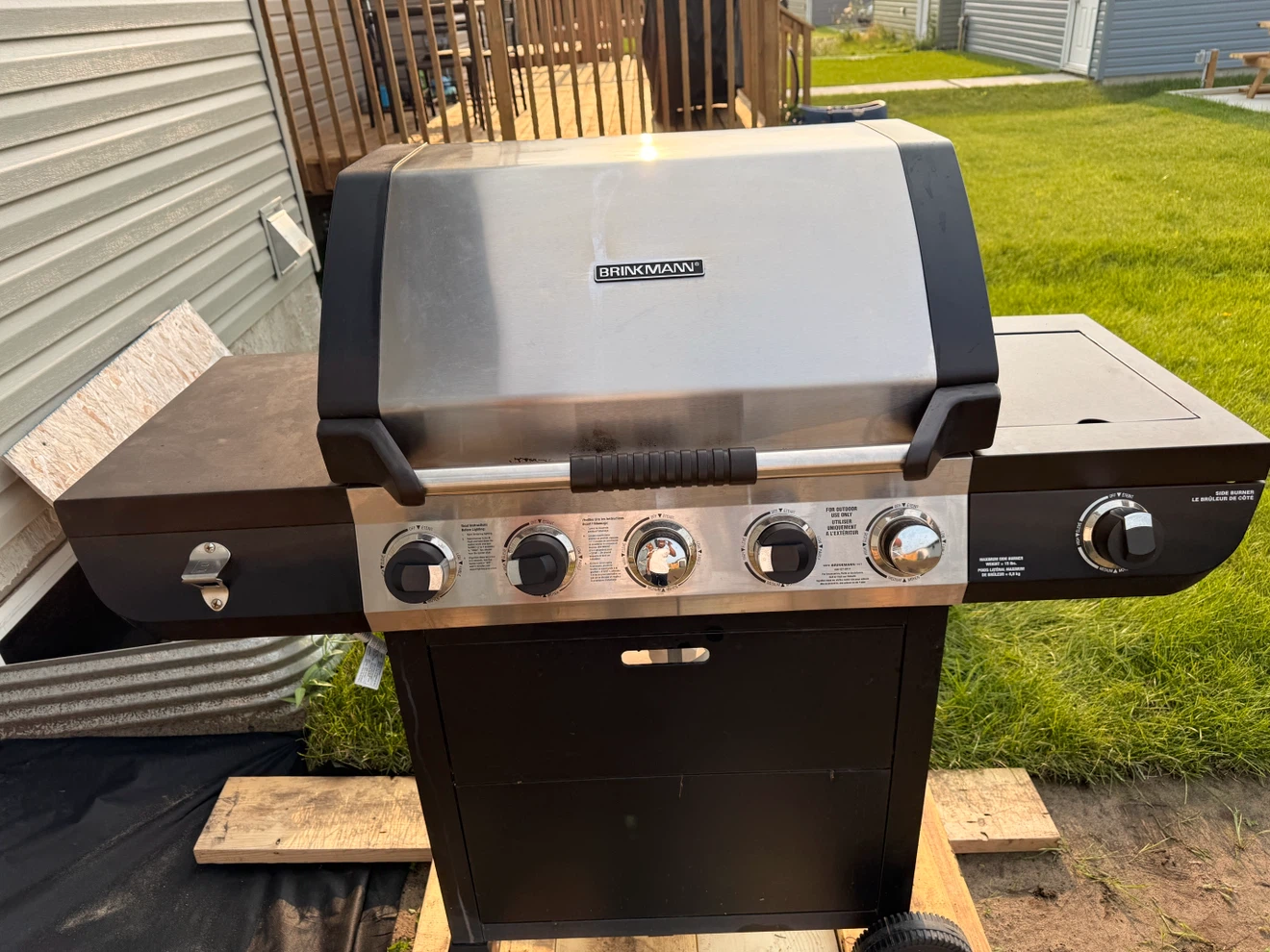 Brinkmann 5 Burner Propane Gas Grill with Side Burner