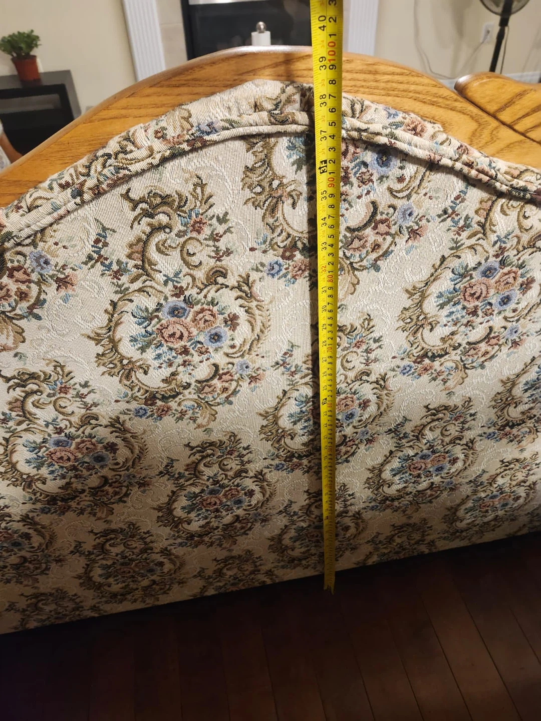 Vintage Floral Sofa - photo 5
