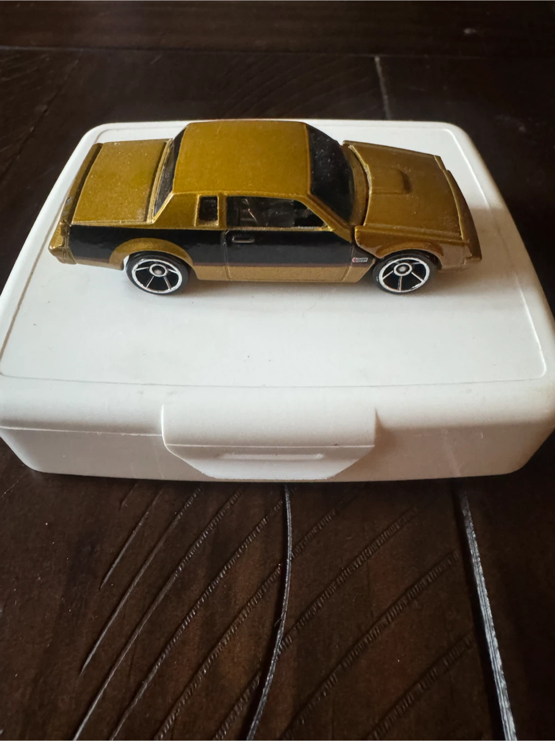 Hot Wheels 1987 Buick Grand National Gold