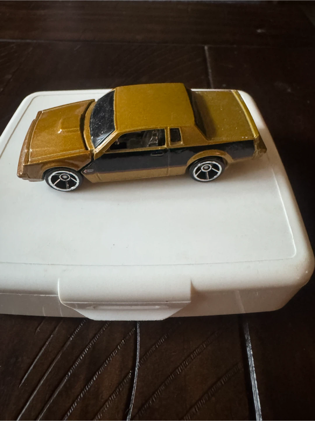 Hot Wheels 1987 Buick Grand National Gold - photo 3