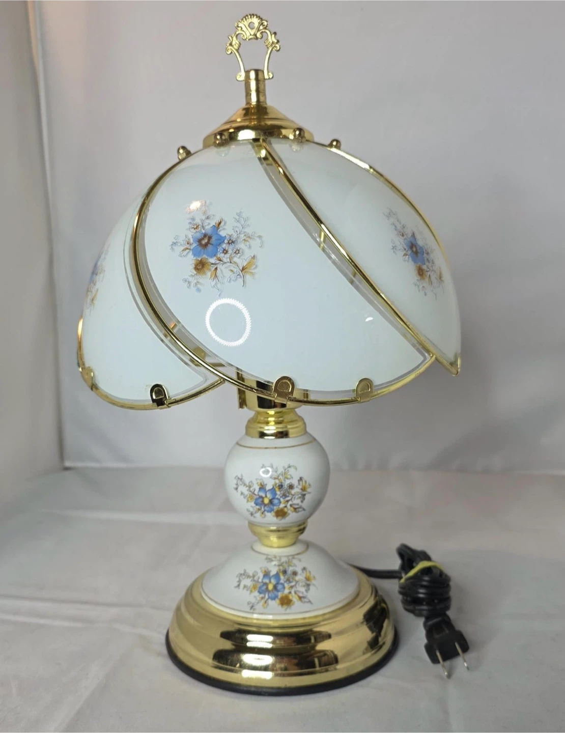 Vintage Floral and Decorative Table Lamp - photo 2