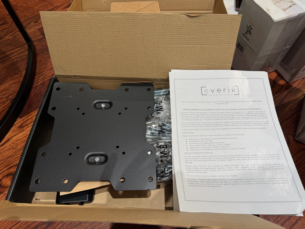 Everik Full Motion TV Wall Mount 37”–75” – New - photo 2
