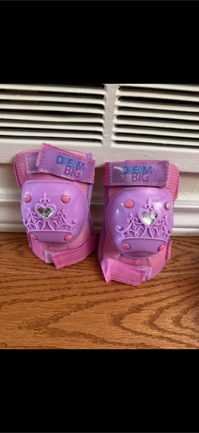 Kids Helmet and Knee Pads Protection - photo 4