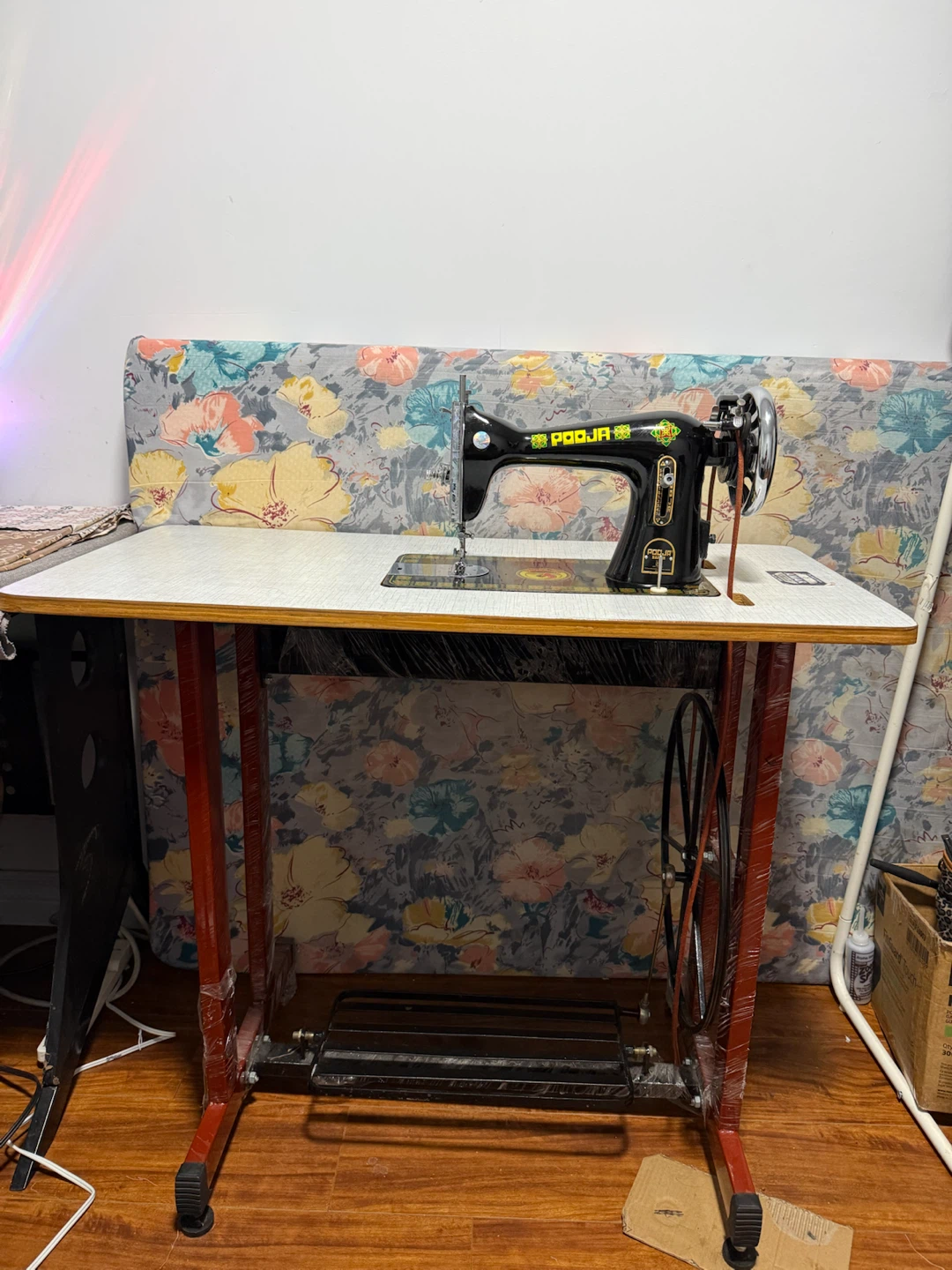 Indian Sewing machine with foot padal - photo 2