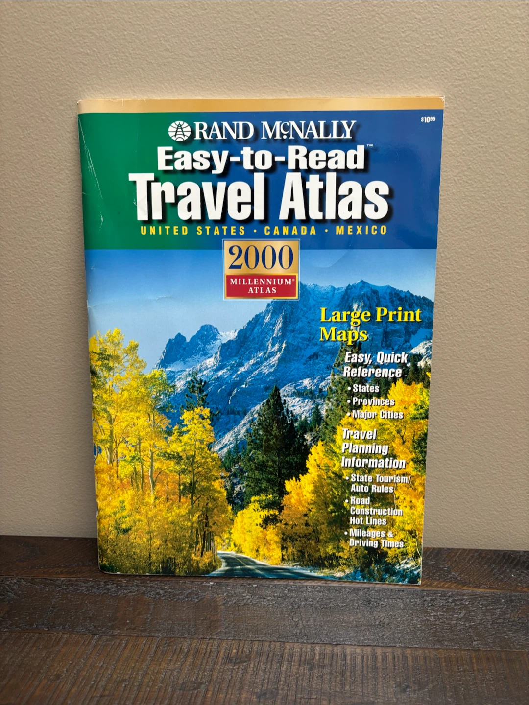 Rand McNally Easy-to-Read Travel Atlas 2000 Millennium Edition