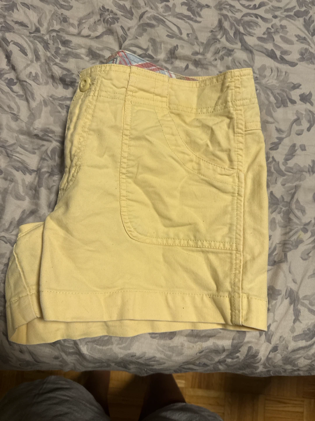 2000’s Old Navy Yellow Cargo Shorts - photo 4