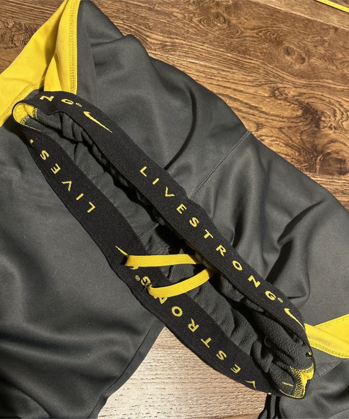 Nike Livestrong Track Pants Size M - photo 2