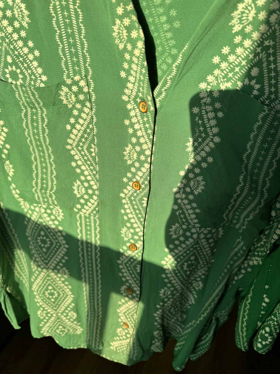 Green shirt- Size M - photo 2