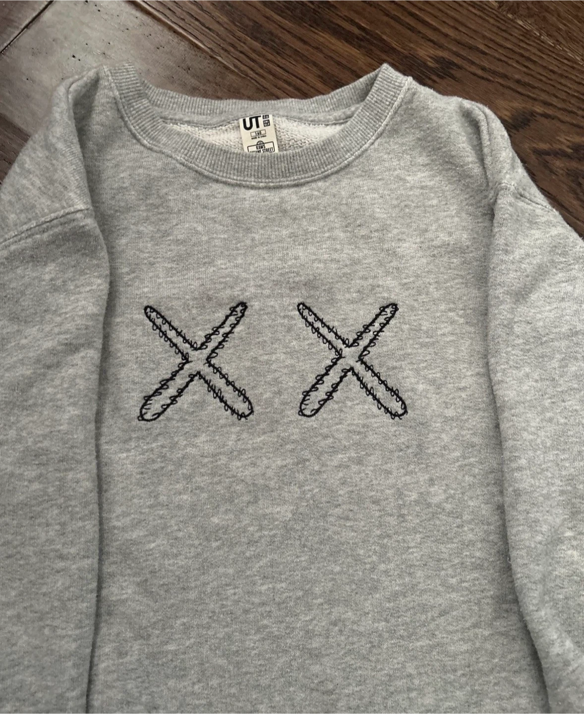 UNIQLO KAWS Sesame Street Grey Crewneck Sweatshirt - photo 2