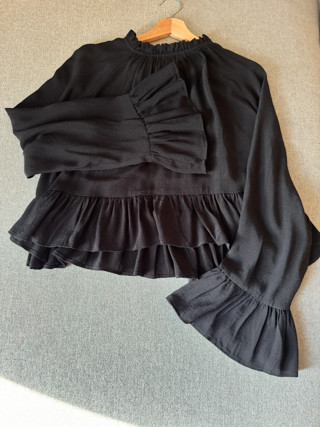 H&M black shirt - size M