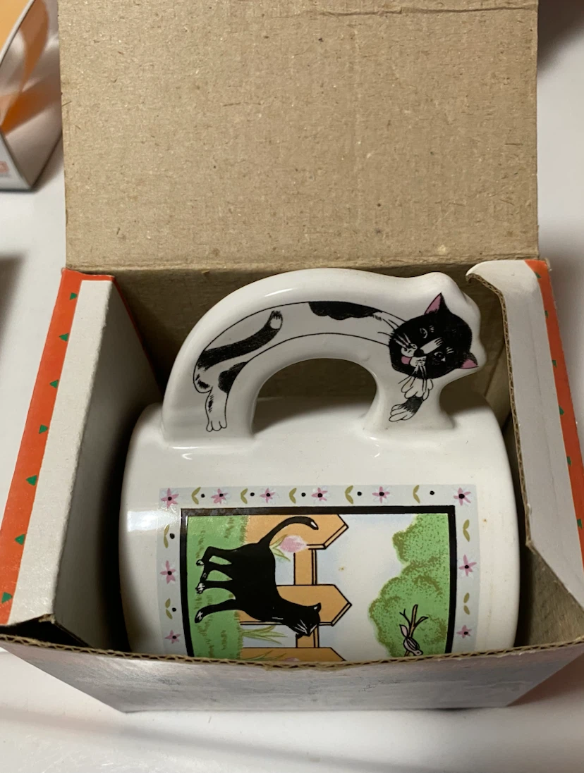 Fine Ceramic Catty Mug