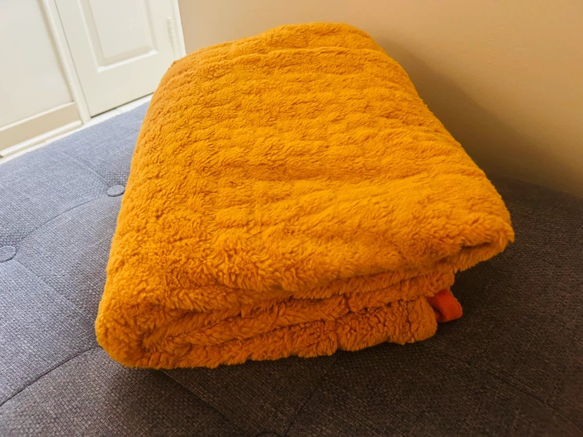 Cozy Sherpa Throw Blanket - Orange