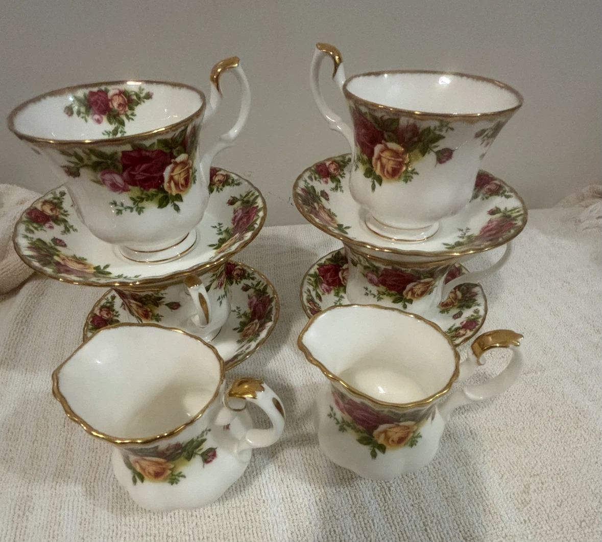 Royal Albert Old Country Roses Tea Cups & Saucers Set