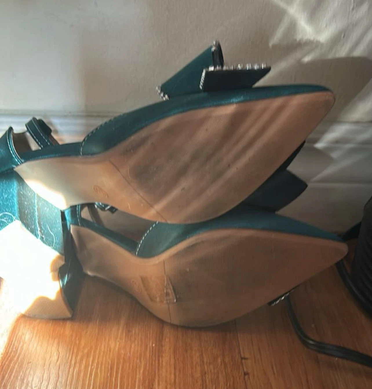 Women's Green Bow Heels - photo 2