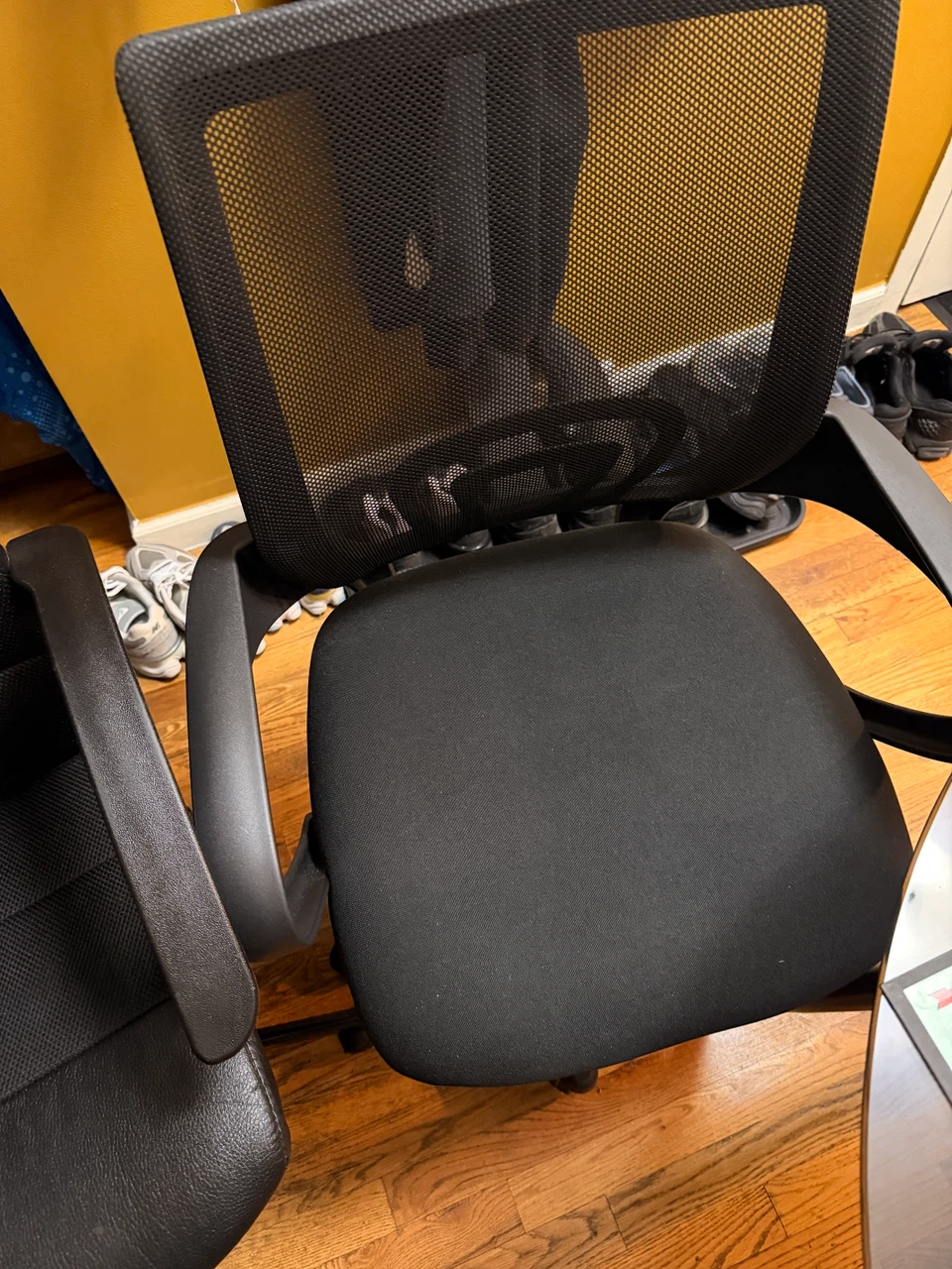 Black Office Chair - photo 2