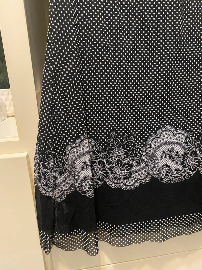 Donna Black Polka Dot Sleeveless Tunic with Lace-Style Hem - photo 3