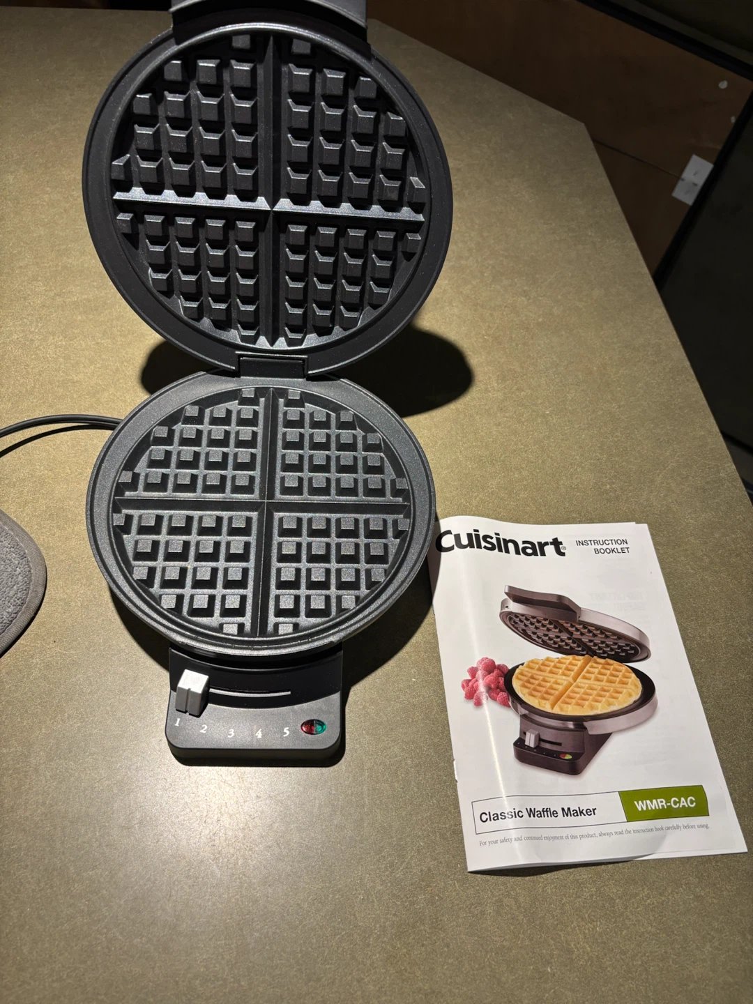 Cuisinart Classic Waffle Maker - photo 2